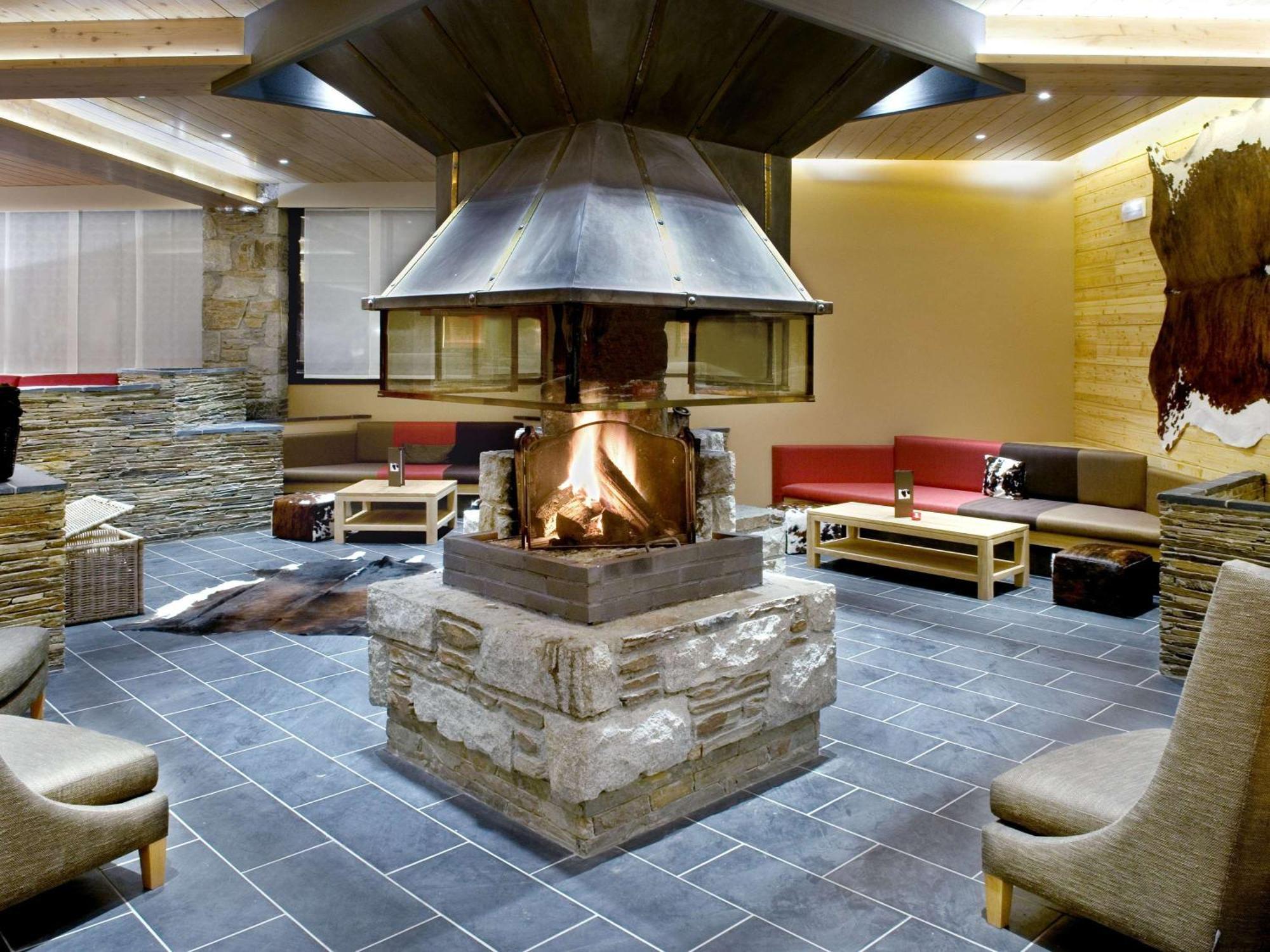 Mercure Saint-Lary Экстерьер фото